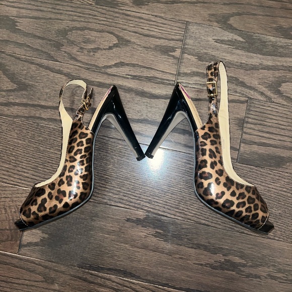 Brand new Nine West shoes never worn. - Picture 3 of 4